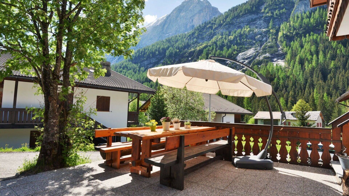 Penia Apartment | Lovely apartment for 6 guests with WIFI, TV and patio
