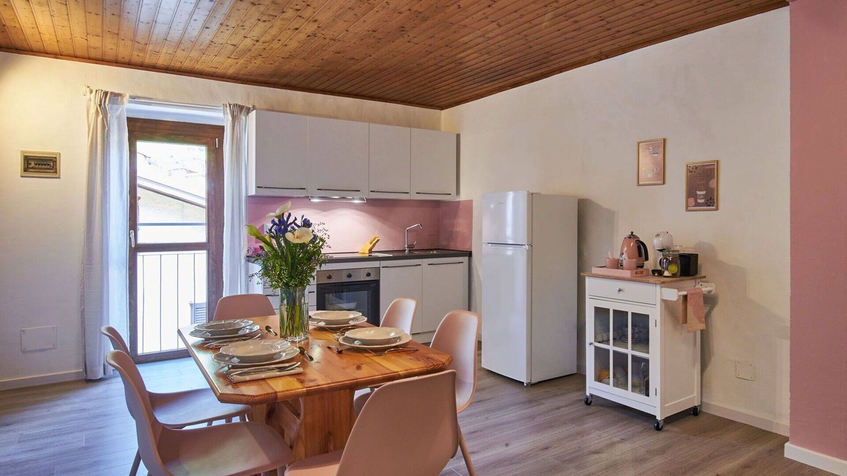 Claino Con Osteno Apartment | Lovely apartment for 6 people with WIFI, TV and pets allowed