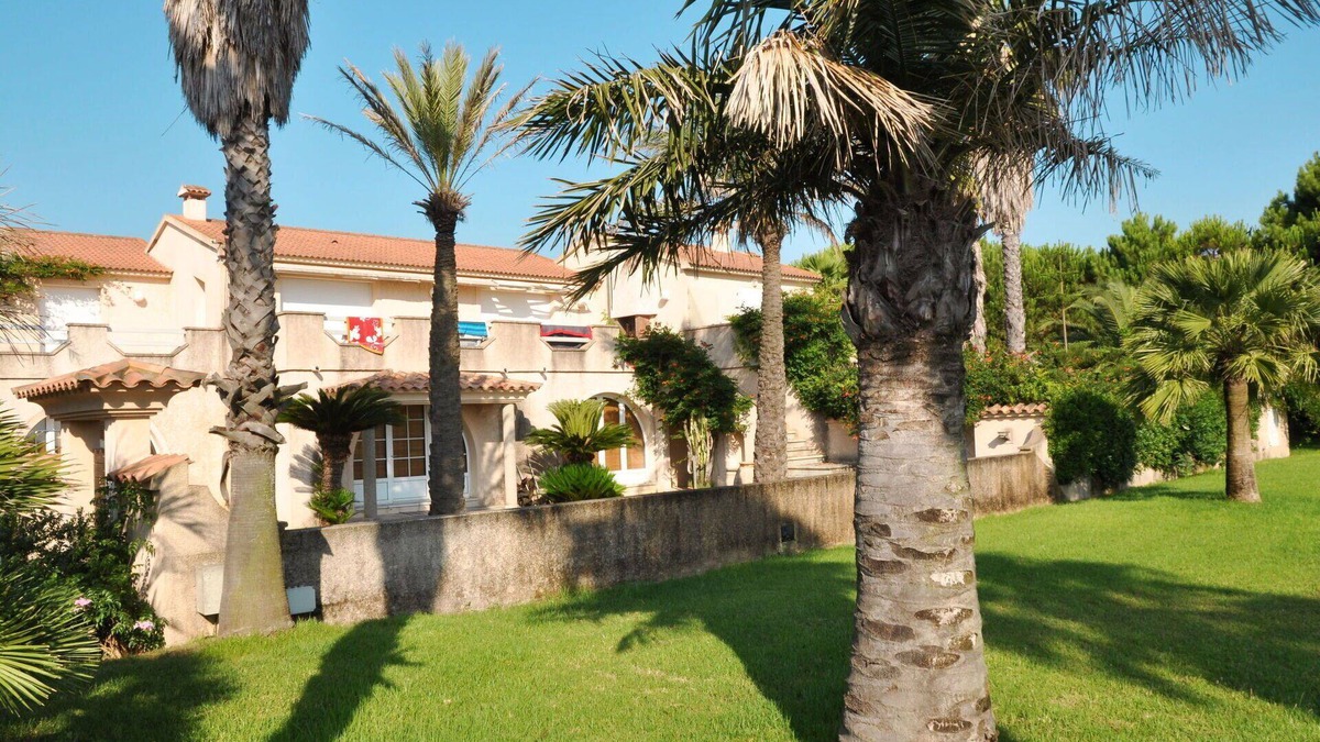 Pineto Apartment | Lovely apartment for 6 people with WIFI, A/C, TV, terrace and pets allowed