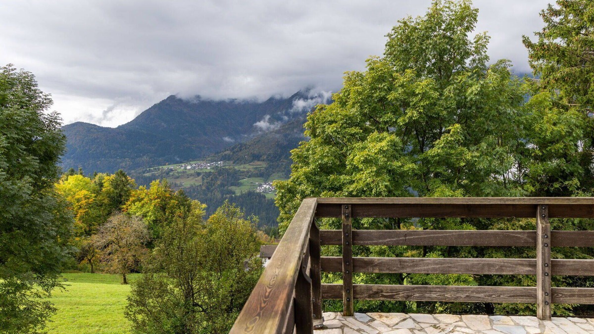Ovaro Apartment | Lovely apartment for 6 people with WIFI, TV, balcony, pets allowed and parking