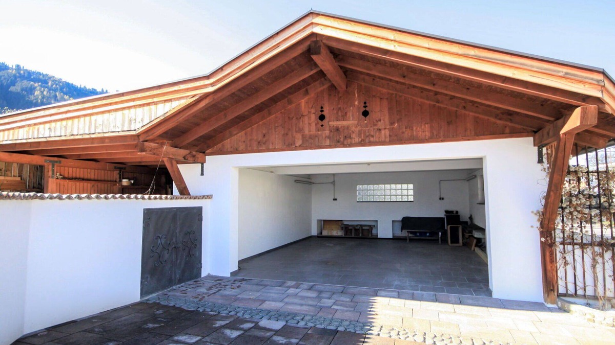 Axams Apartment | Lovely apartment for 7 people with WIFI, TV, balcony, pets allowed and panoramic view
