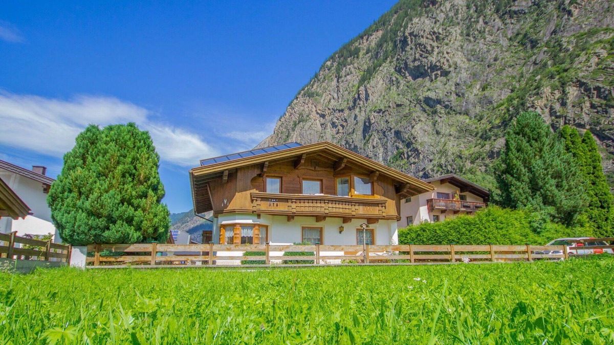 Umhausen Apartment | Lovely apartment for 4 people with WIFI, TV and balcony