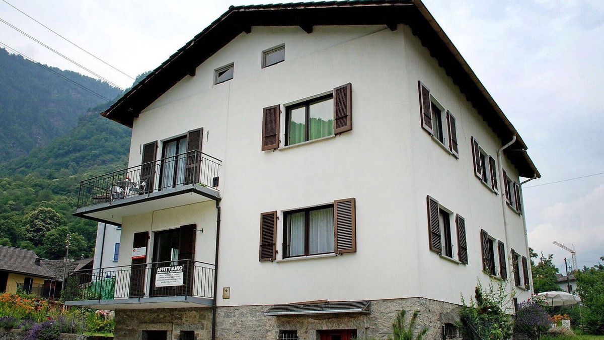 Chironico Apartment | Lovely apartment for 4 guests with WIFI, TV, balcony and panoramic view