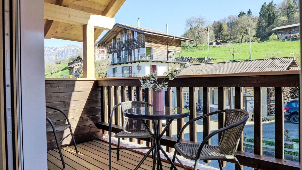 Krattigen Apartment | Lovely apartment for 5 guests with WIFI, TV, balcony and panoramic view