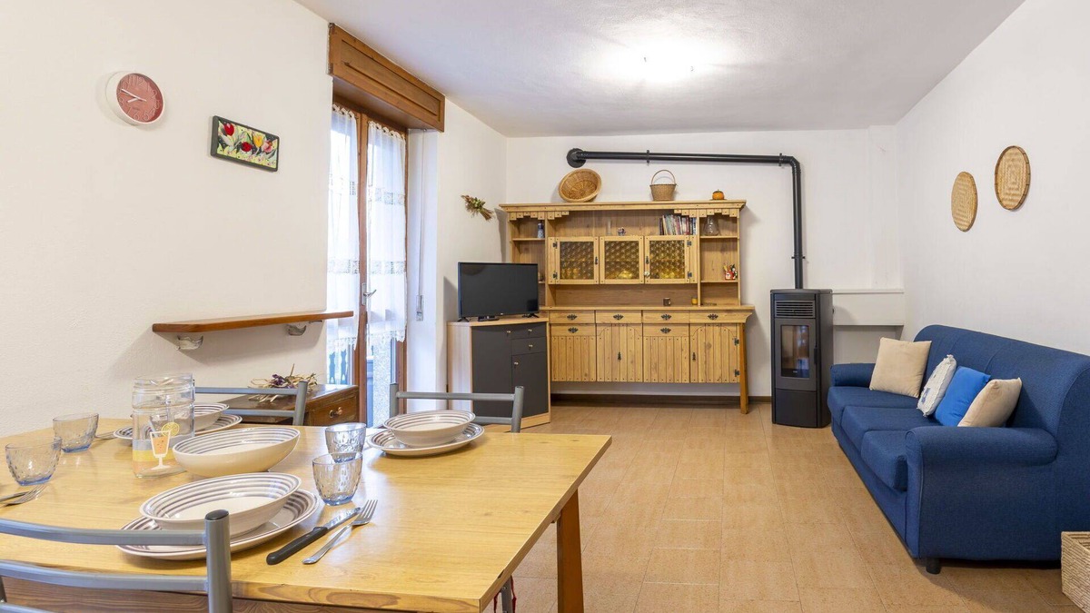 Cataeggio Apartment | Lovely apartment for 4 guests with TV and terrace