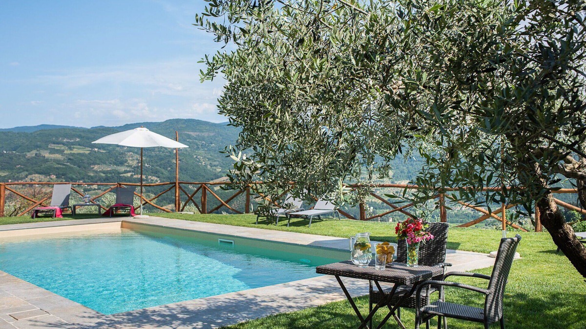 Pontassieve House | Lovely apartment in villa for 6 guests with WIFI, pool, A/C, TV, patio and panoramic view