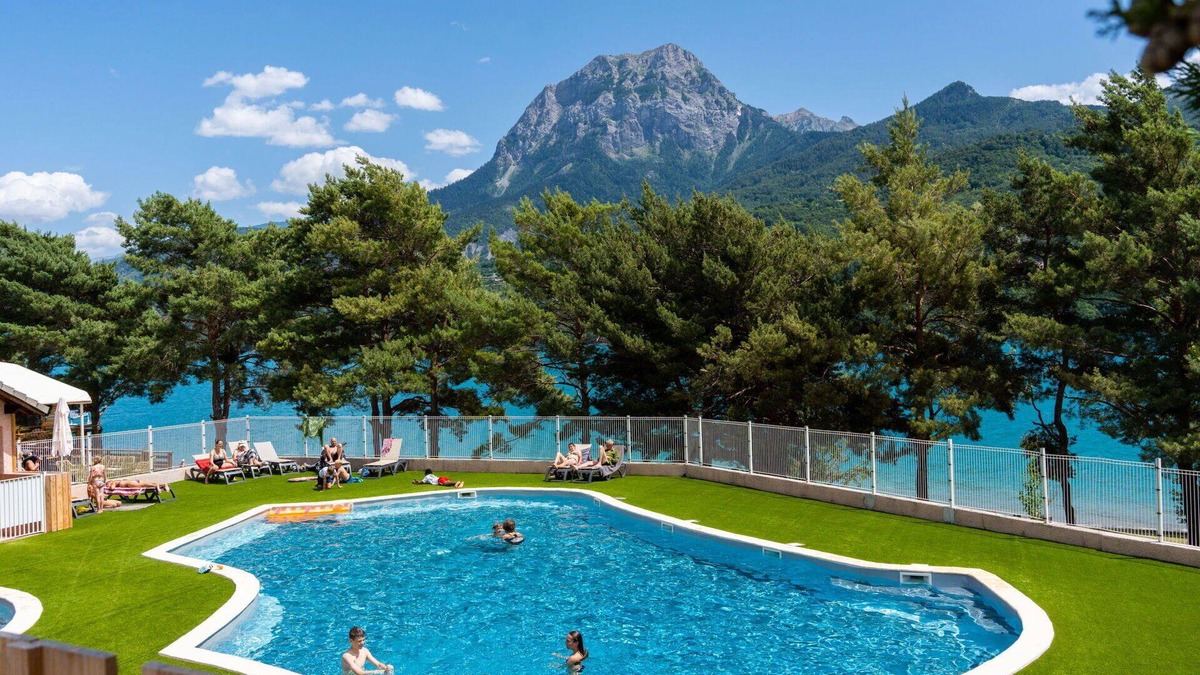 Prunieres House | Lovely apartment in villa for 4 people with pool, A/C, TV, terrace, pets allowed and parking