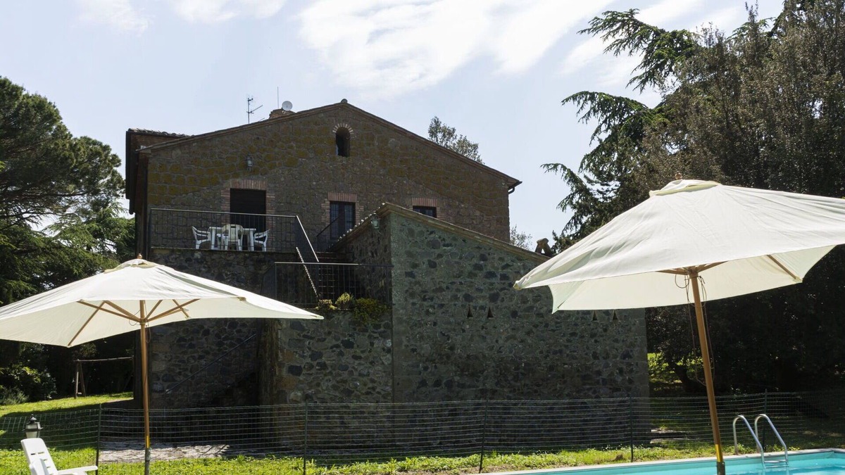 Capraccia Villa | Lovely apartment in villa for 4 people with pool, WIFI, TV, terrace, pets allowed and parking