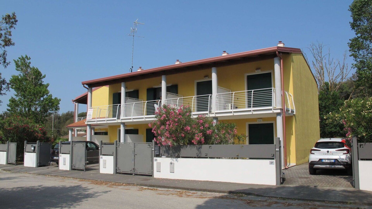 Lido di Volano House | Lovely apartment in villa for 4 guests with A/C, WIFI, TV, terrace and parking