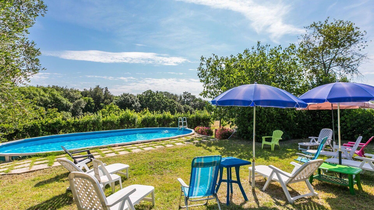 Follonica Villa | Lovely apartment in villa for 12 guests with WIFI, private pool, TV, patio and pets allowed