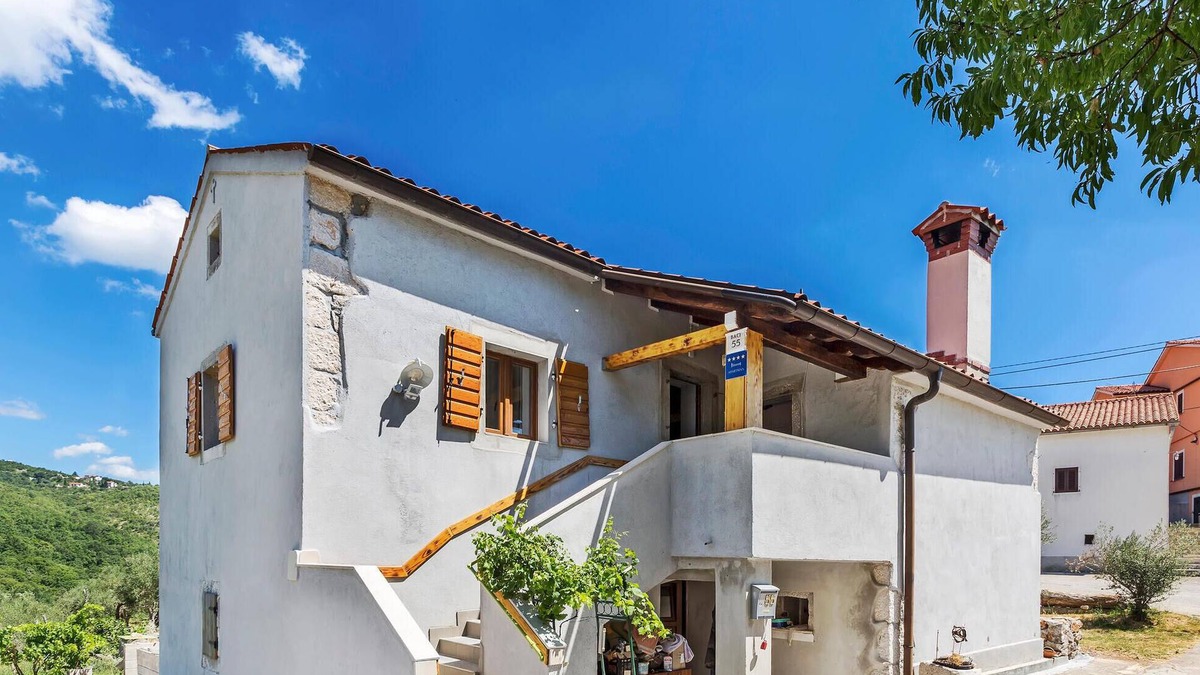 Zagorje Apartment | Lovely apartment in Krsan with WiFi