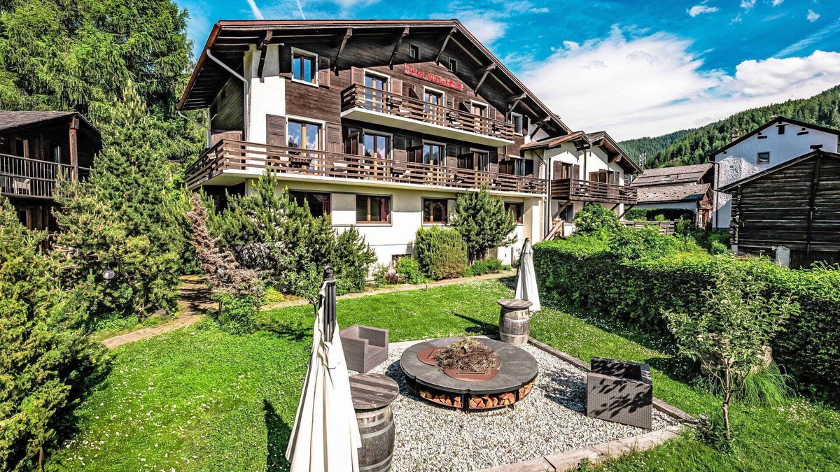 Vercorin House | Lovely apartment in villa for 23 people with WIFI, hot tub and terrace