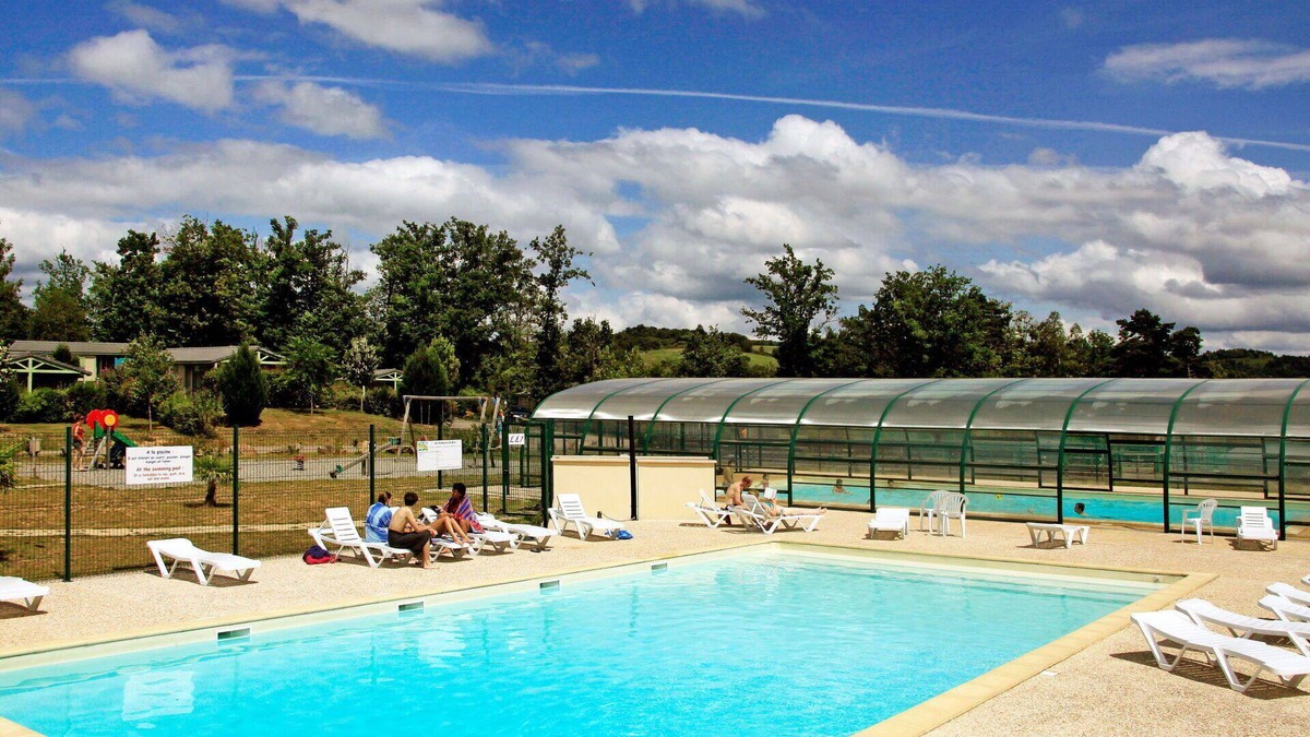 Beynat House | Lovely apartment in villa for 6 guests with WIFI, pool, TV, terrace and pets allowed