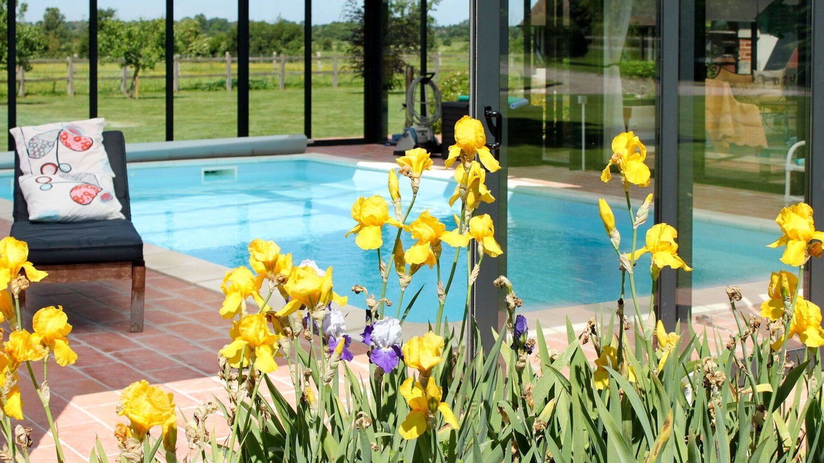 Victot - Pontfol House | Lovely apartment in villa for 3 guests with WIFI, pool, TV, patio and pets allowed