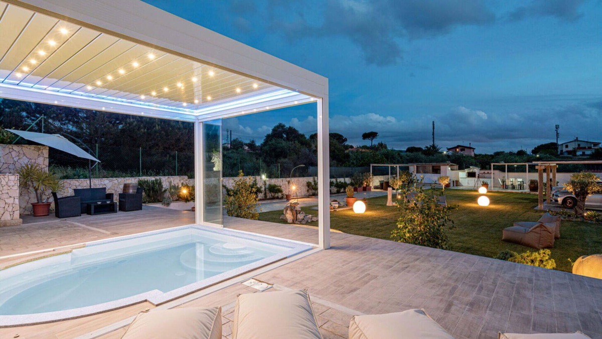 Eden Beach Villa | Lovely apartment in villa for 3 guests with A/C, WIFI, pool, TV and patio