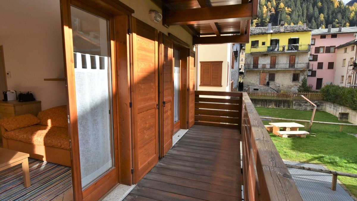 Campodolcino Apartment | Lovely apartment for 4 guests with WIFI, TV, terrace and pets allowed