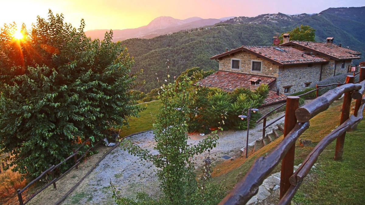 Pieve Fosciana Apartment | Lovely apartment in Tuscany traditional, sunny and panoramic country side villa.