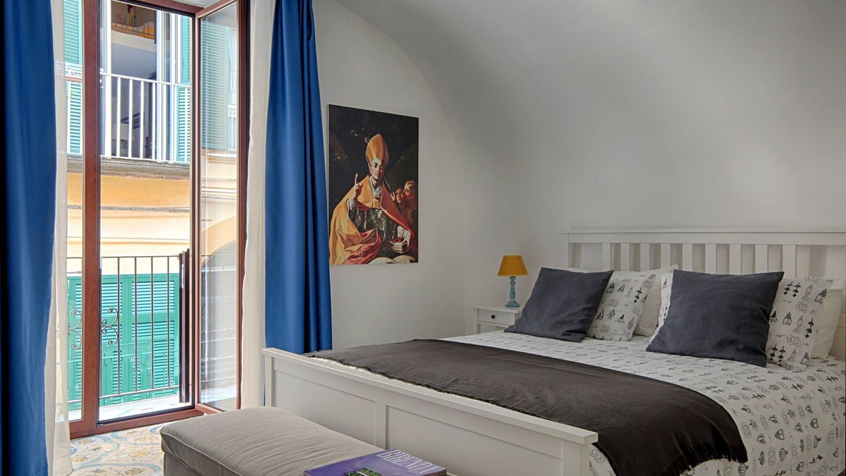 Vittorio Emanuele Apartment | Lovely apartment near via dei Mille - Chiaia area