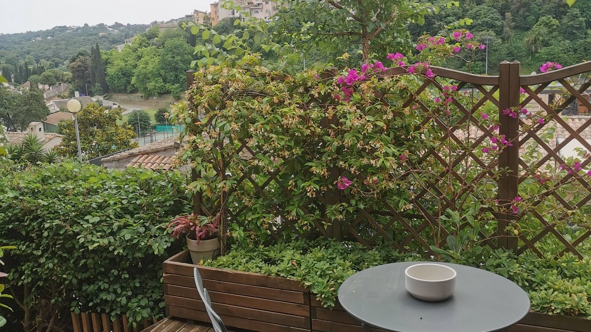 Biot House | Lovely apartment overlooking the village of Biot