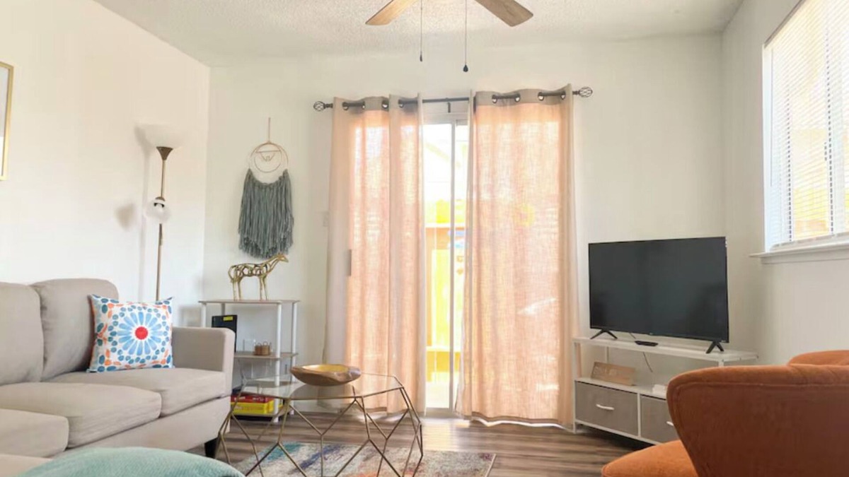 Coalinga House | Lovely Apartment unit near central Coalinga
