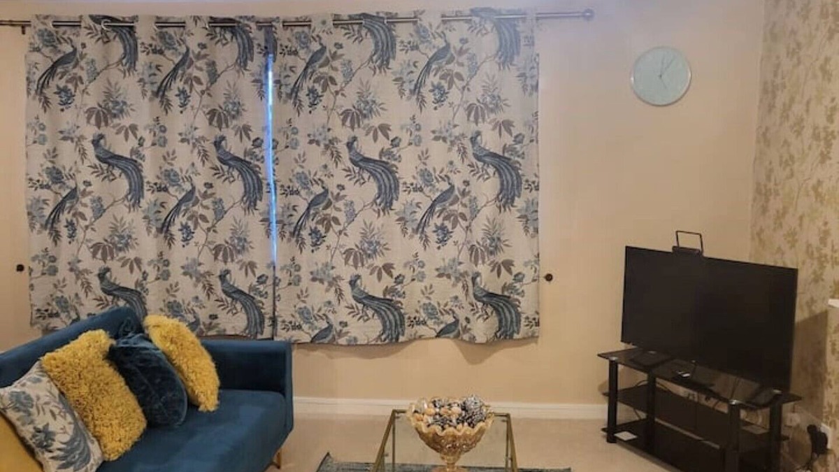 Sutton Coldfield Apartment | Lovely apartment with free parking & Wi-Fin