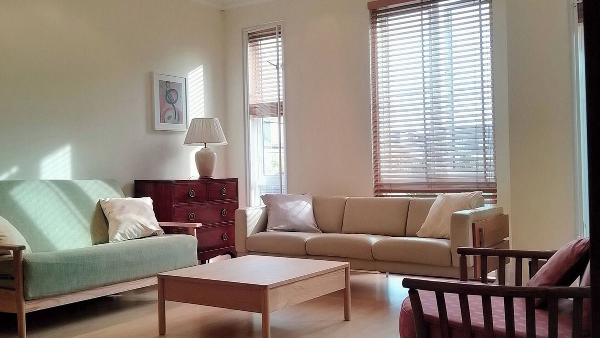 Chiswick Riverside Apartment | Lovely apartment with underground parking + balcony in Kew, Richmond London