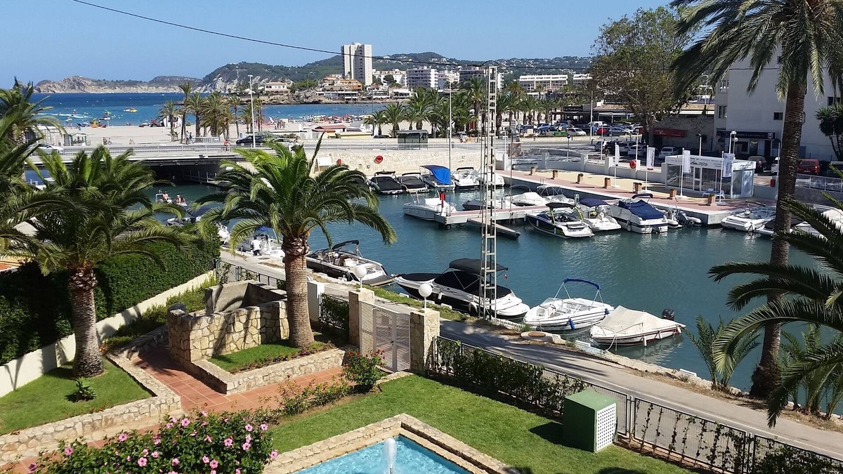 Platja de l'Arenal Apartment | Lovely apartment with wonderful sights only 4 minute stroll to the beach, Jávea