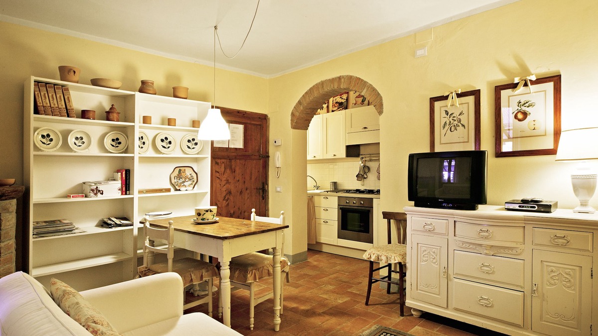 Gambassi Terme Apartment | LOVELY APERTMENT CLOSE TO FLORENCE. POOL, WI-FI 24H, WINE TASTING