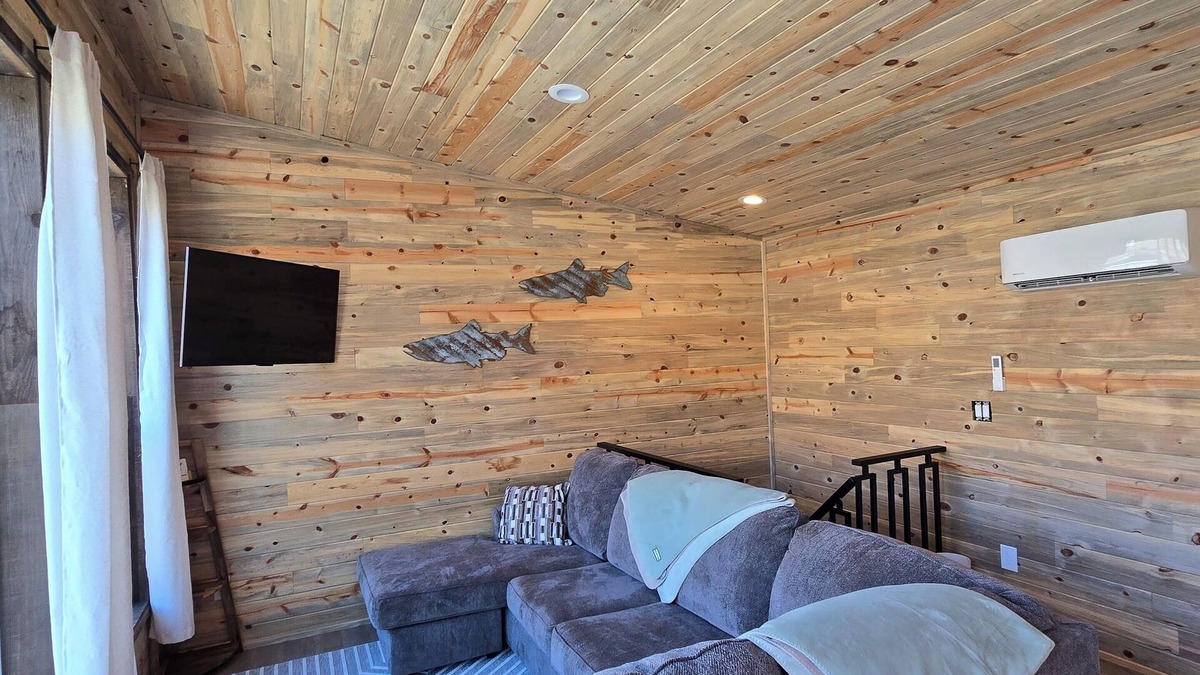White Bird House | Lovely building with beautiful river view in charming White Bird
