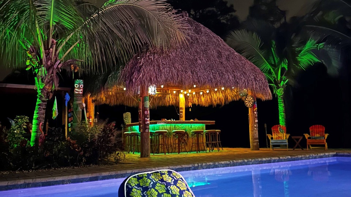 Hunt Club House | Lovely Casa Tropicana Lox - Private Guesthouse and Pool, Dog Friendly!