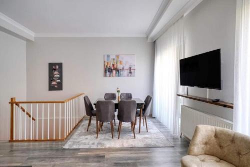 Ortakoy Apartment | Lovely Central Cozy 3bd25bath Duplex Patio! #273