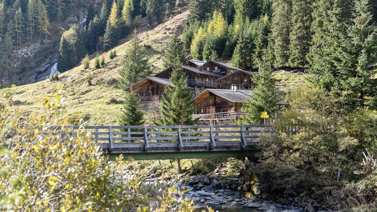 Tauer Ski Chalet | Lovely Chalet in Matrei in Osttirol with Mountain View