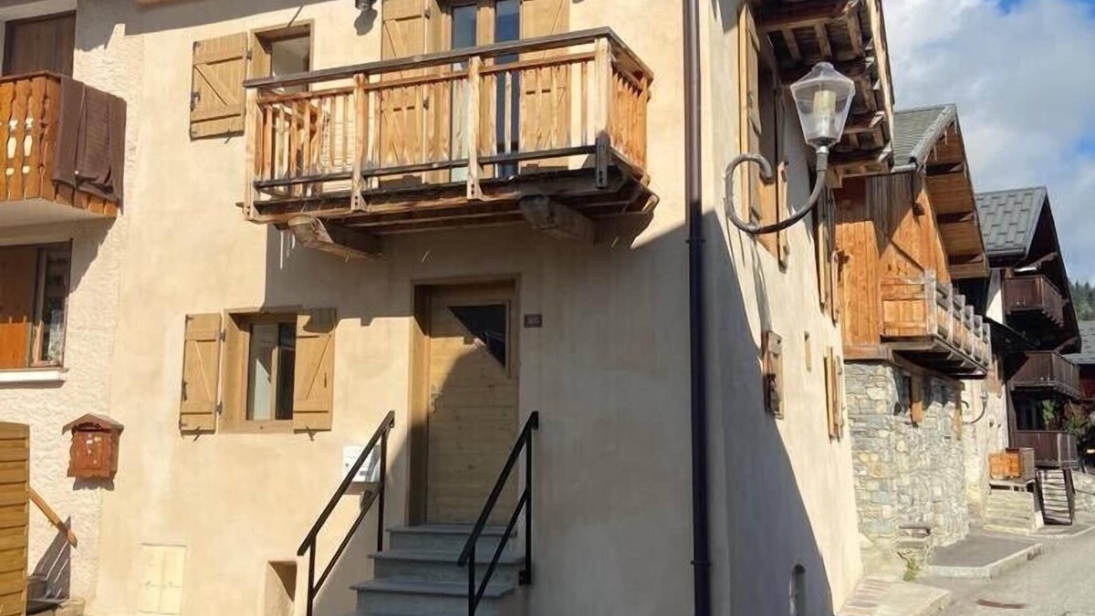 Chandon Ski Chalet | Lovely chalet five minutes from the main lifts in Meribel. Free bus service.