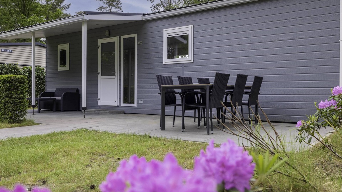 Vessem Ski Chalet | Lovely chalet on beautiful campsite with pool