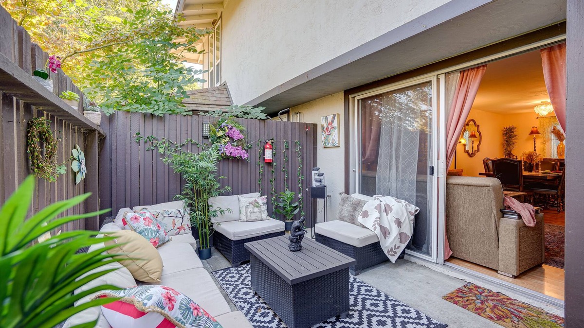 Concord House | Lovely Concord Townhome Retreat w/Community Pool!
