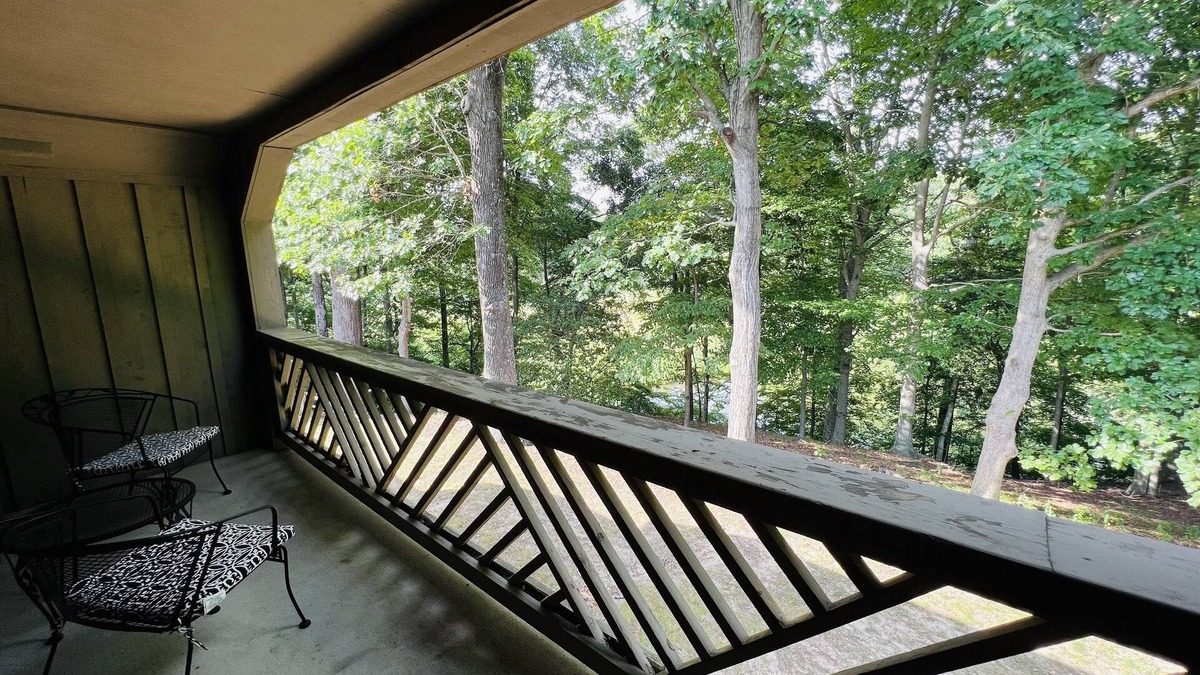 Kingsmill Condo | Lovely condo with water & golf course view