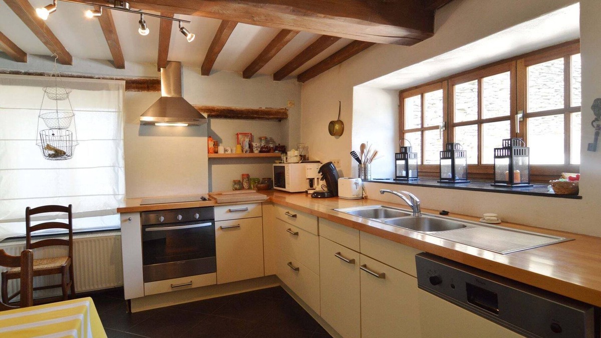 Alle Cottage | Lovely Cottage in Alle with Garden