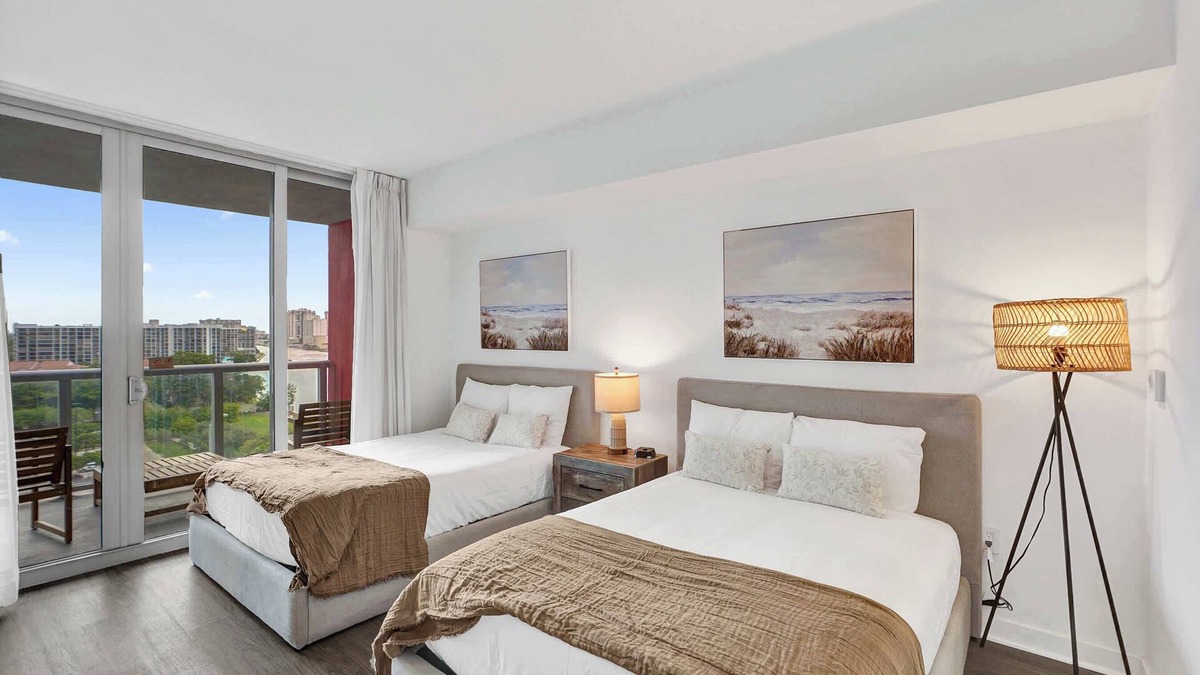 Hallandale Beach Apartment | Lovely Cozy Studio -Canal View Near Beach 1006