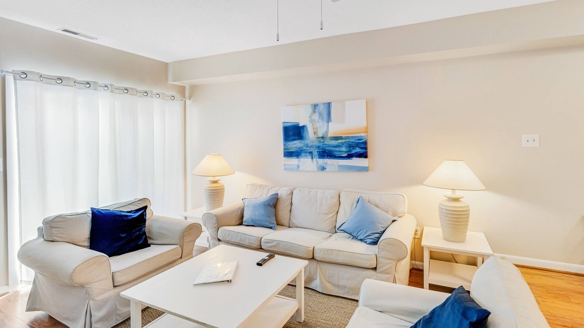 Country Club Estates House | Lovely dog-friendly Scarborough Village home with spiral staircase, patio & W/D
