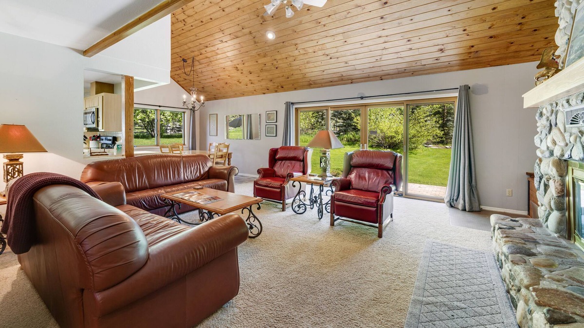 Board Ranch House | Lovely family home with views and home entertainment - near the slopes