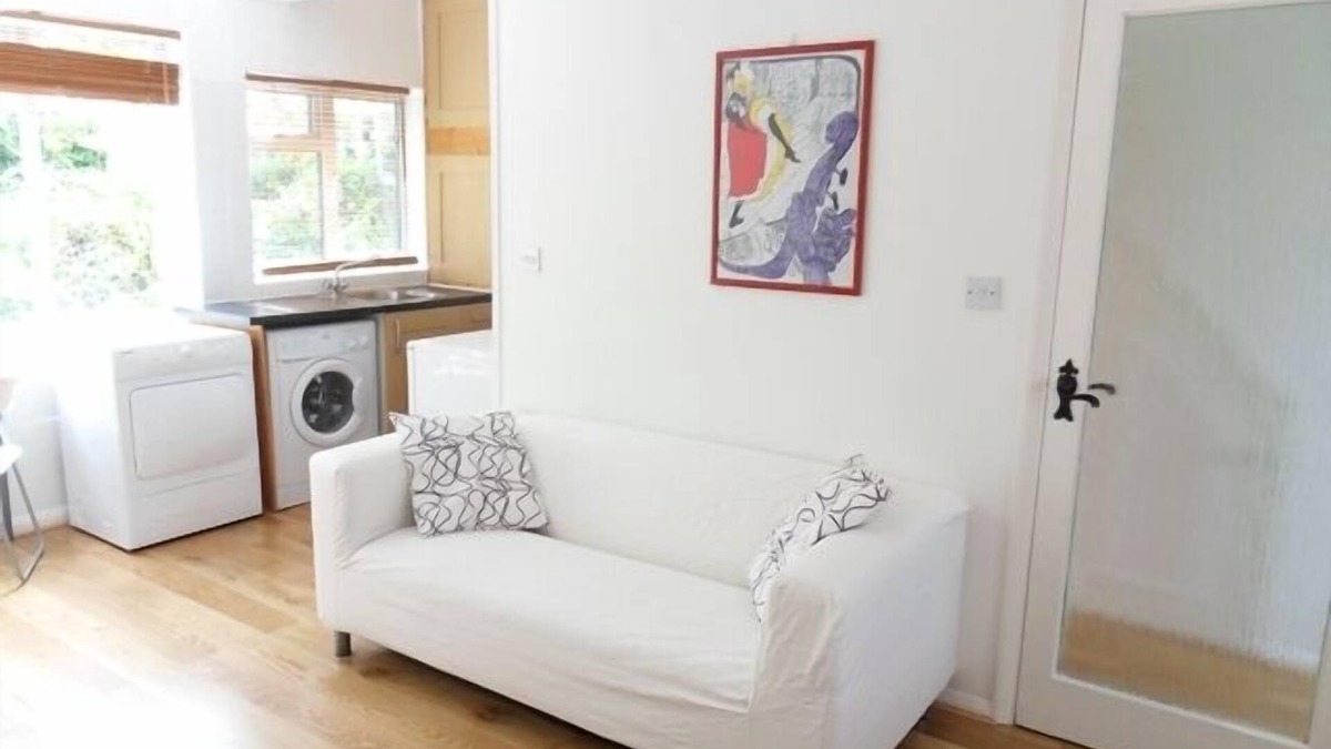 Cleveland Apartment | lovely garden studio flat sleeps up to 4 people
