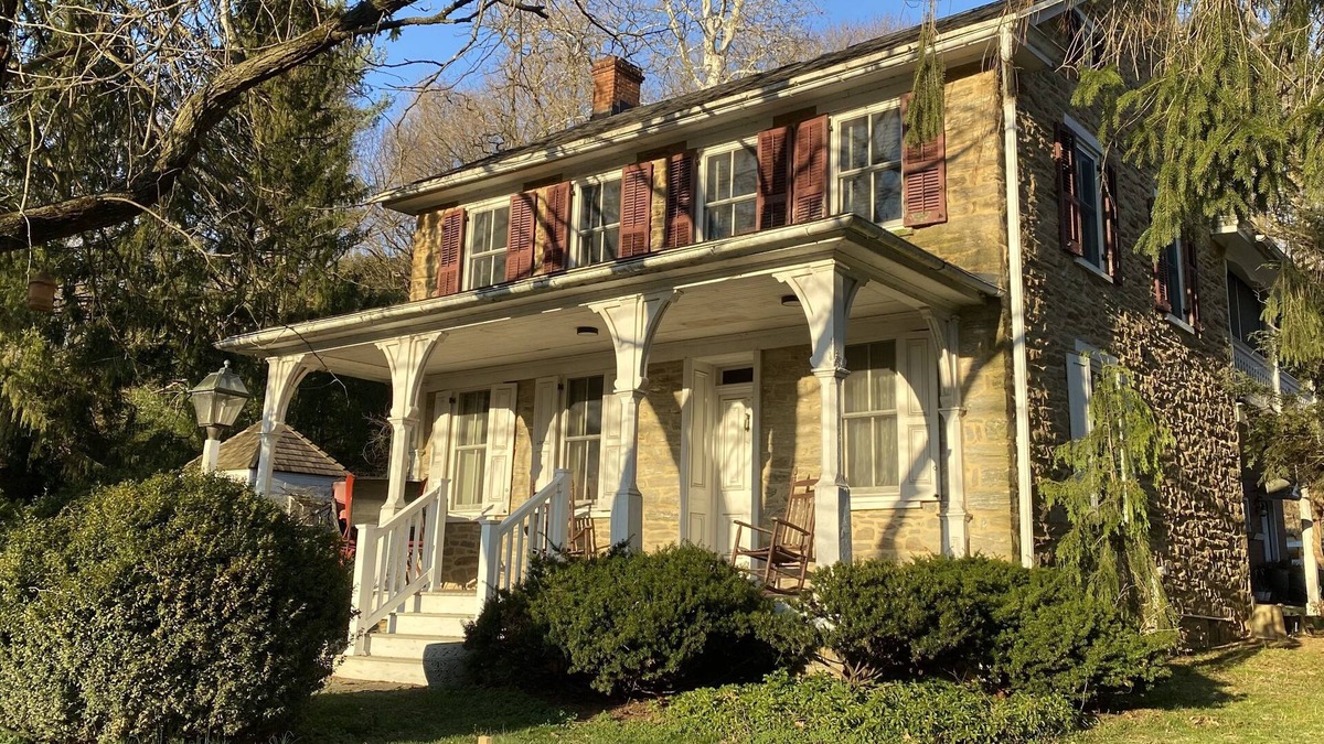 Refton House | Lovely Historic Home at the edge of Strasburg - East Wing