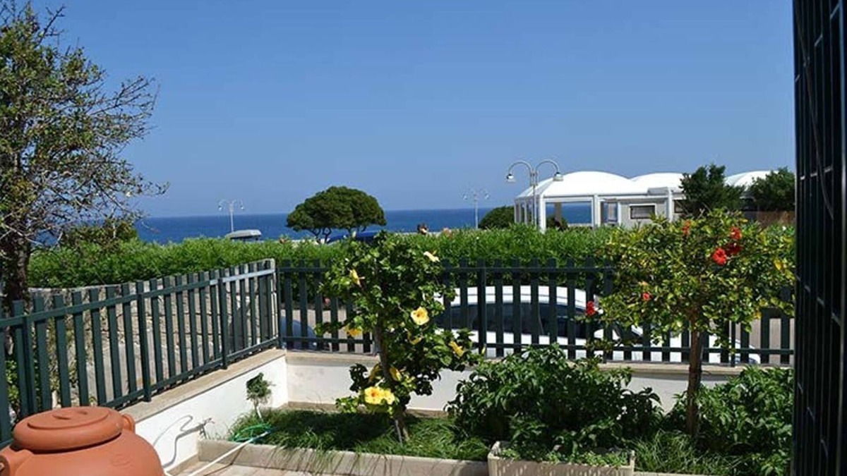 Torre dell'Orso House | Lovely Holiday Apartment Quadrilocale Con Vista Mare Pt51 With Terrace Sea