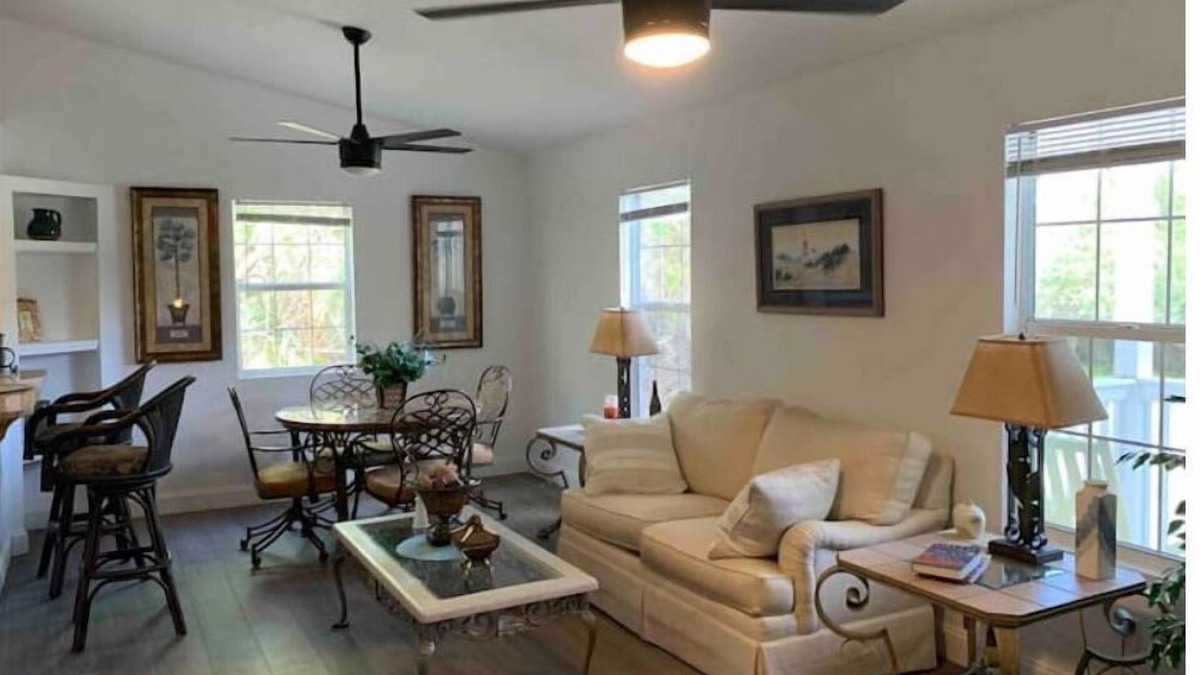 Palm Bay House | Lovely home 20 minutes to Melbourne beach, 3br 2bath king bed, deck, EV charger