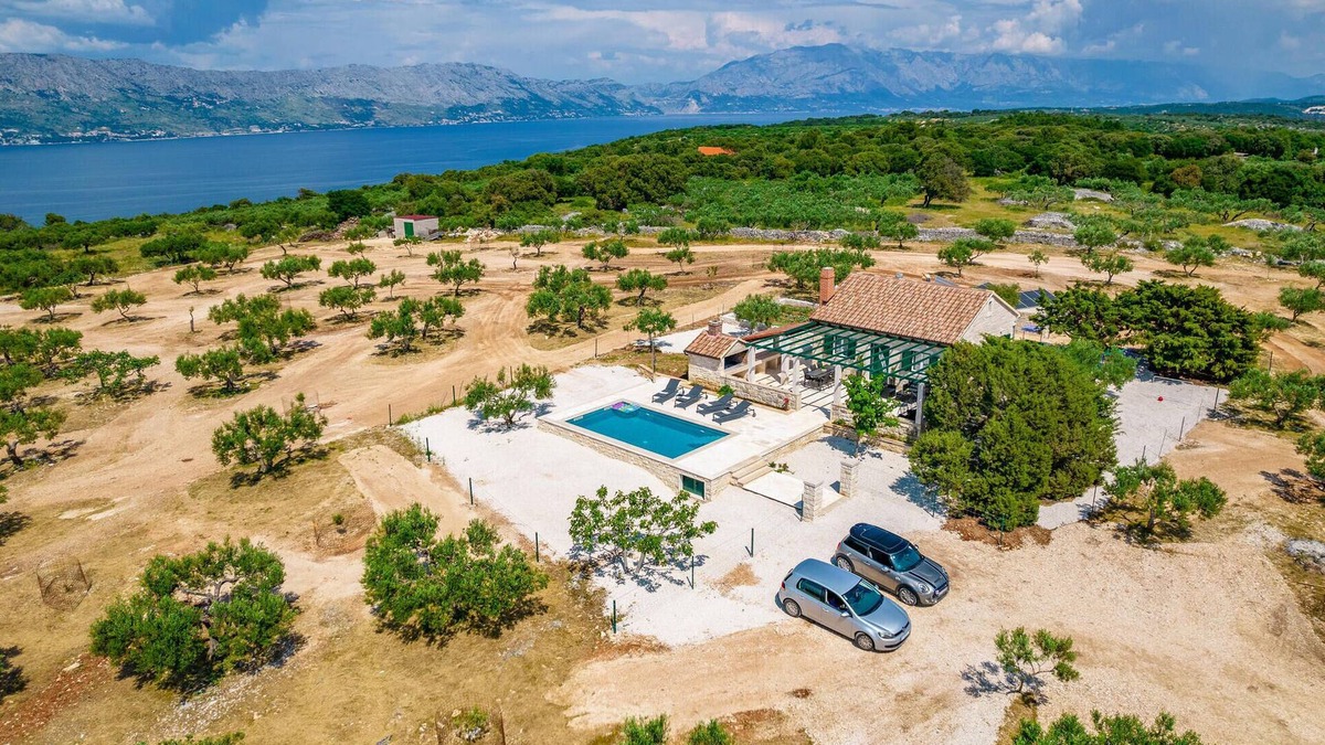 Praznica House | Lovely home in Pucisca - Praznica