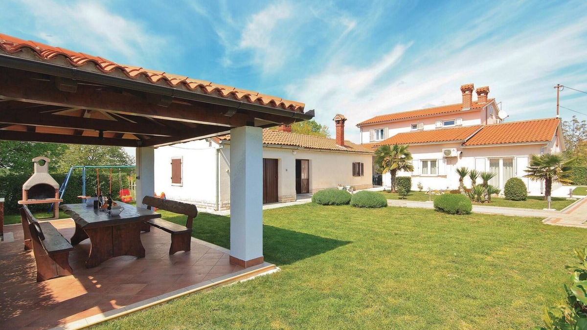 Hrboki House | Lovely home in Hrboki with kitchen