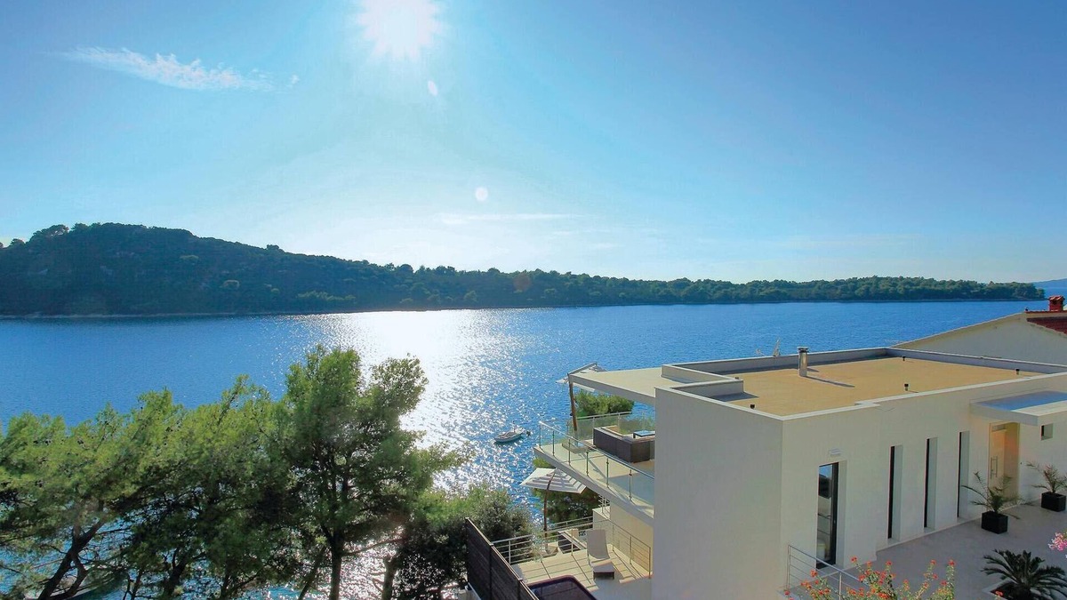 Blato House | Lovely home in Karbuni with kitchen