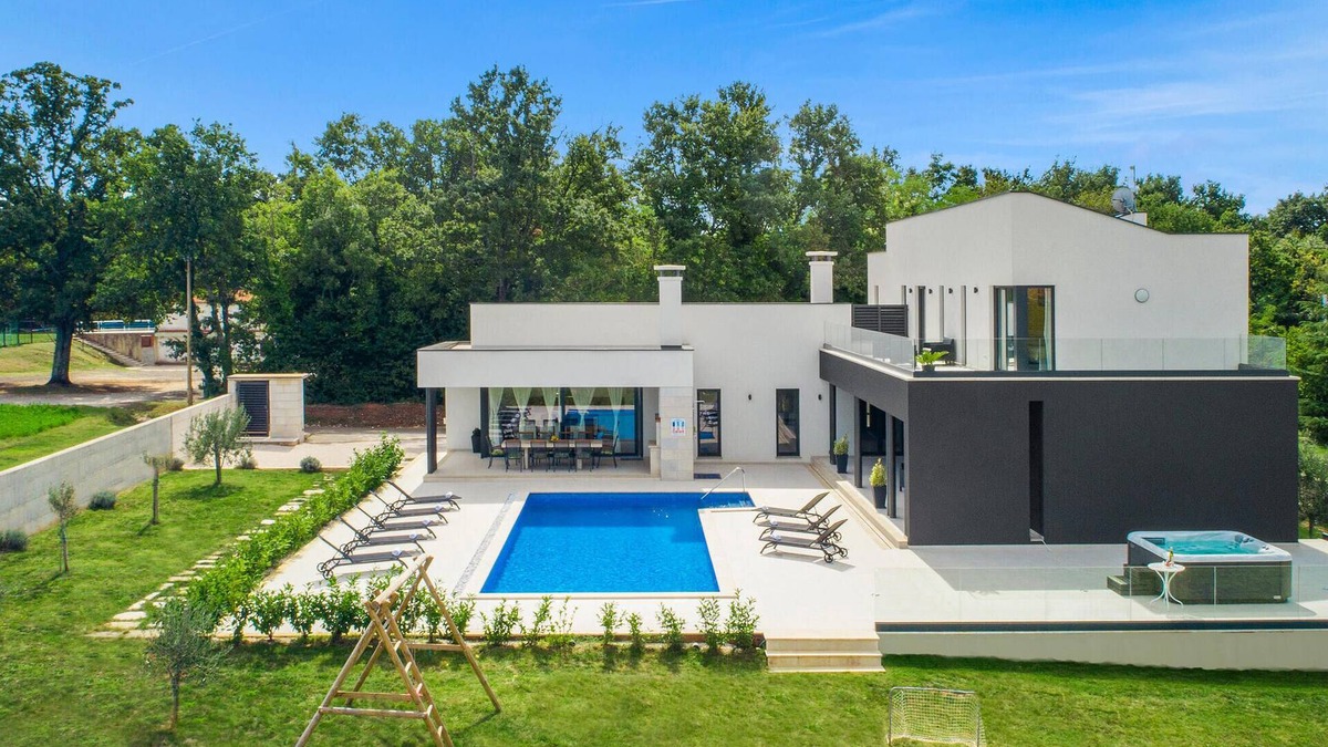 Kujici House | Lovely home in Kujici with sauna