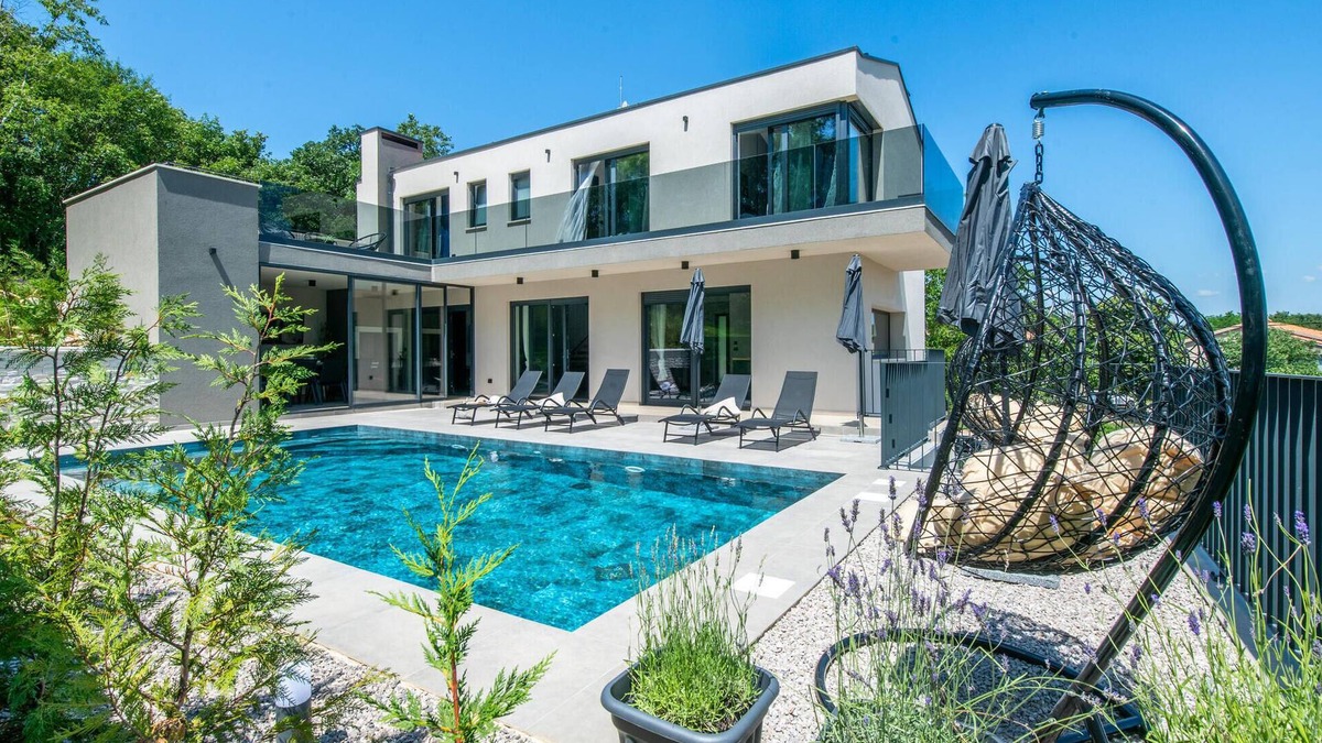 Sumber House | Lovely home in Nedescina with sauna