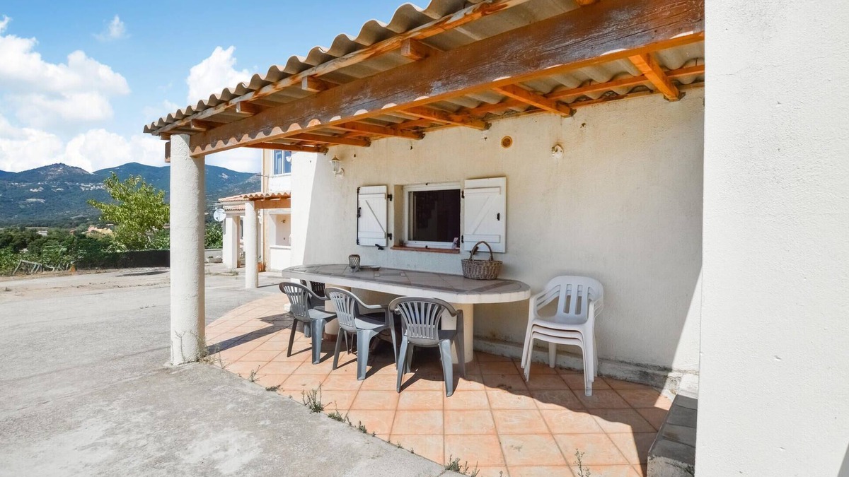 Valpaja House | Lovely home in Peri with WiFi